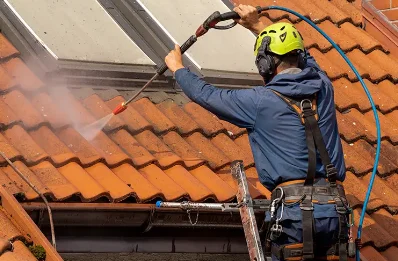 Démoussage et hydrofuge de toiture à Essuiles